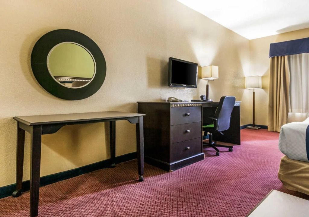 Comfort Suites East I-44