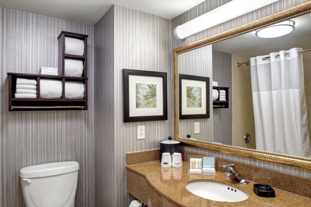 Hampton Inn & Suites by Hilton Toronto Airport