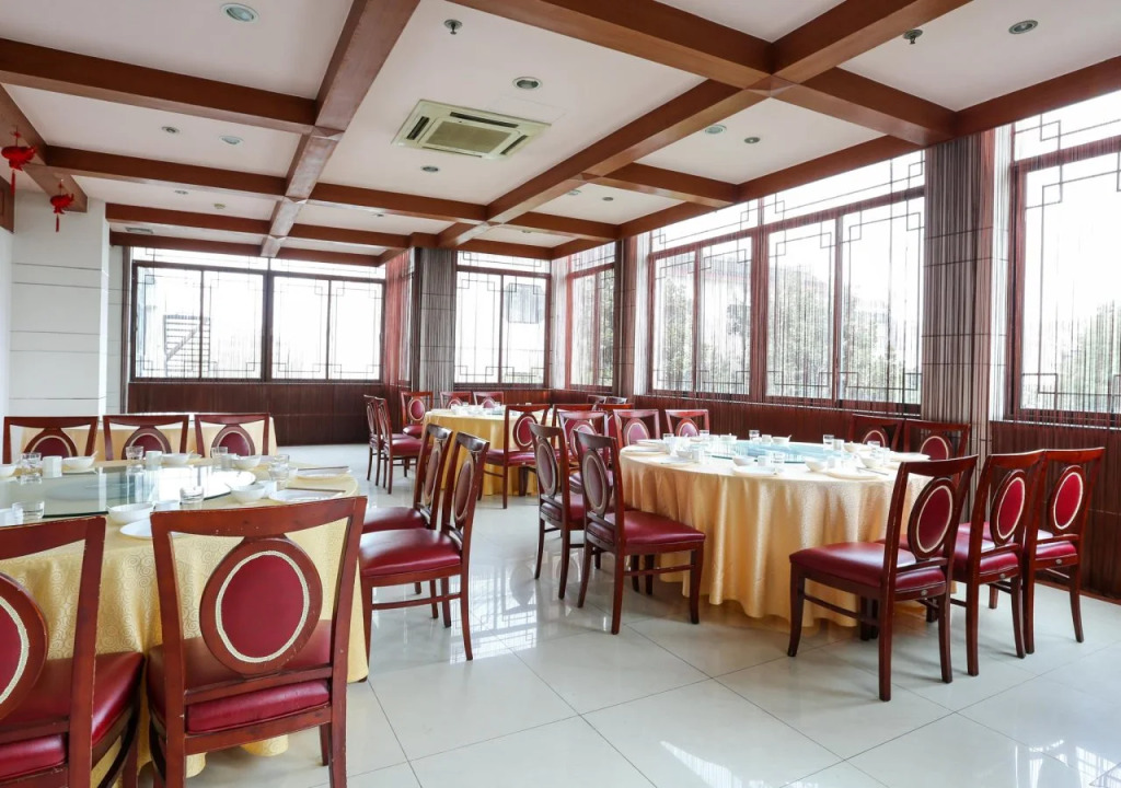 Riverside Hotel