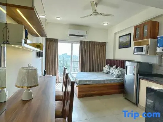 Modern Studio Near Bombay Hospital |Juliet Balcony