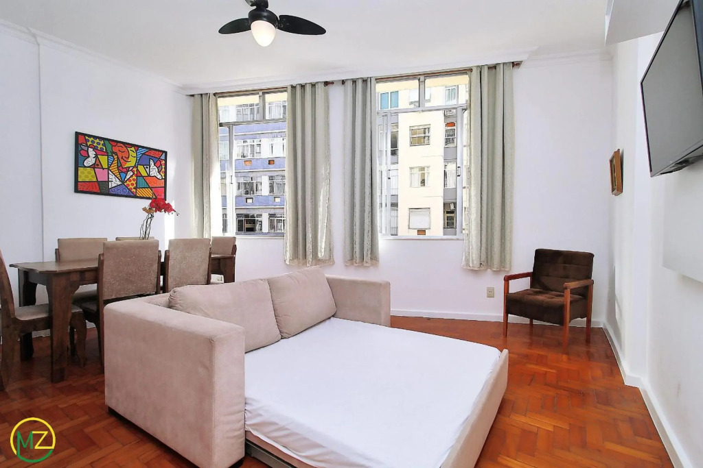 Sala e 2 quartos econômico no posto 5 em Copacabana