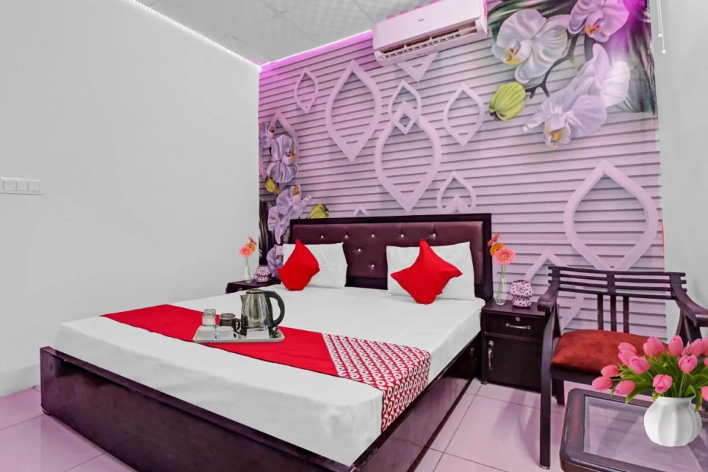 OYO 88123 Hotel Small Town