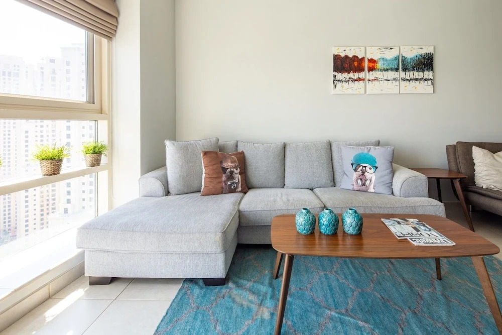 Bright & Lively 1BR Apartment With Marina Views
