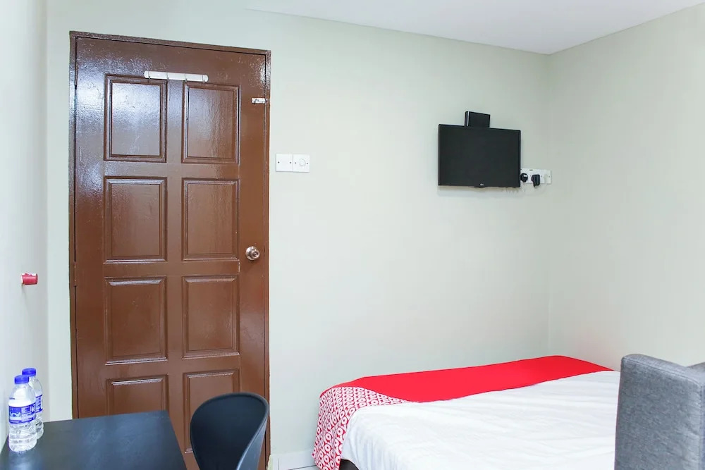 Prima Saujana Budget Hotel by Rooms