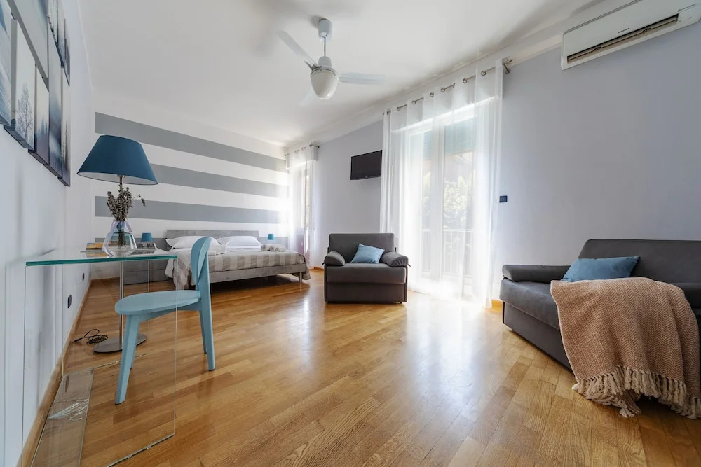 Sant'Orsola Colorful Huge Apartment