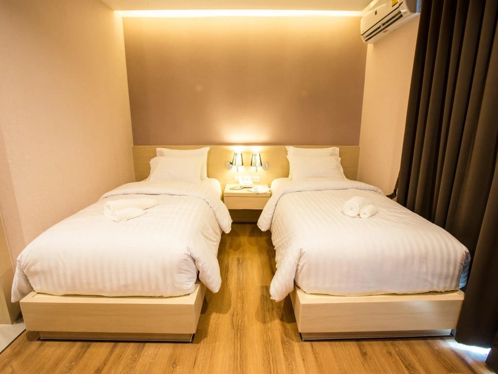 L Hotel