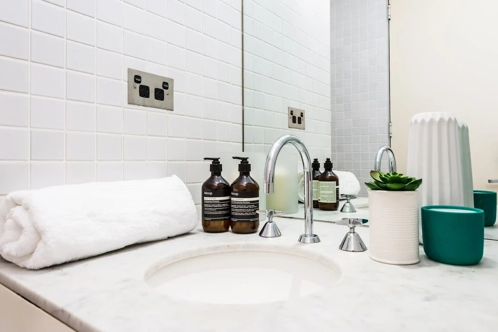 Executive Two Bed Penthouse Studio in the City