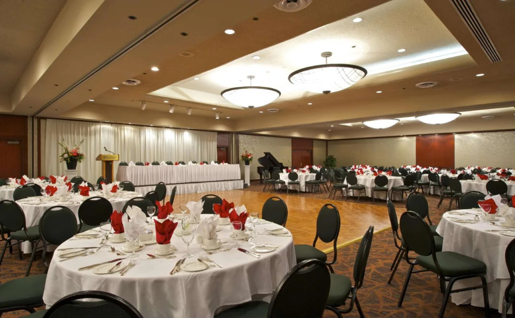Coast Plaza Hotel and Suites