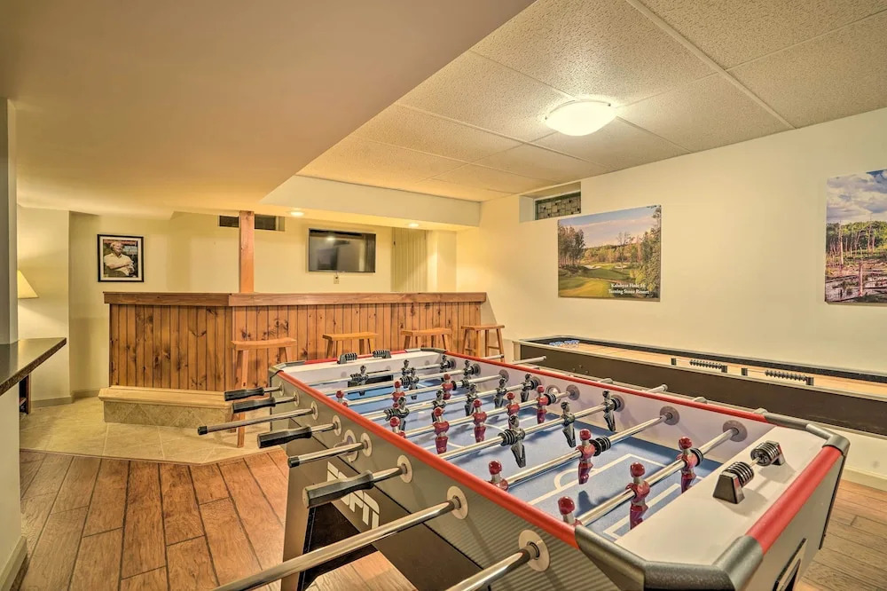 Spacious Oneida Retreat w/ Game Room