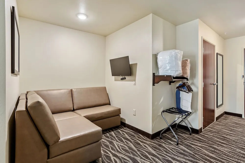 Cobblestone Hotel & Suites - Mosinee