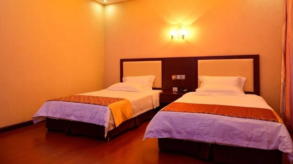 Warm Harbor Hotel
