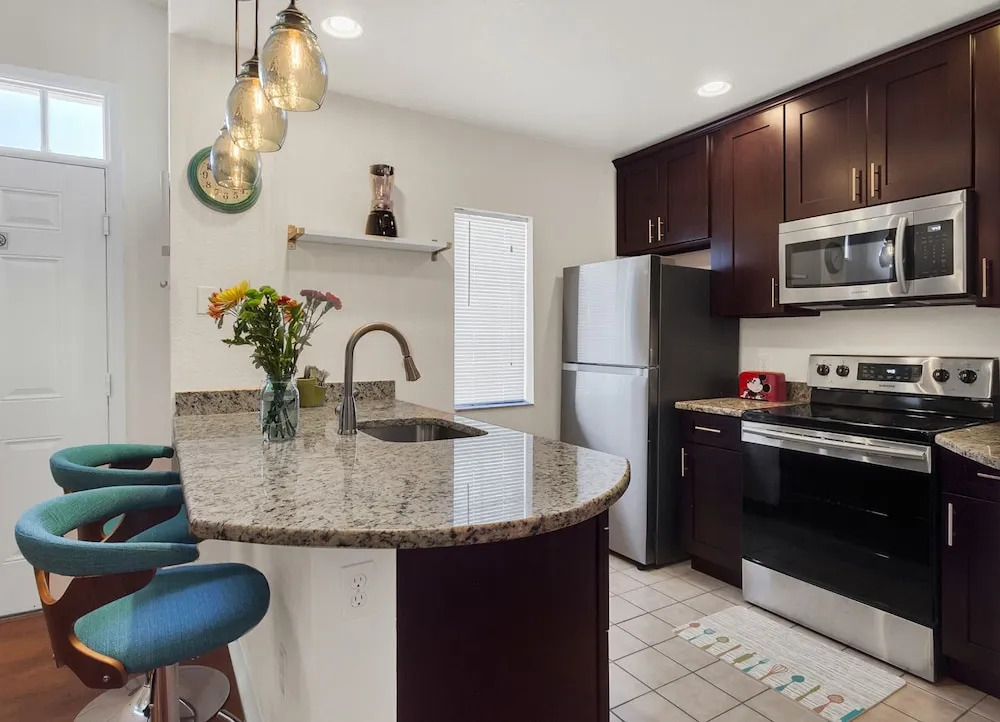 Free Resort Access 4 Bedroom Near Disney with Themed Rooms