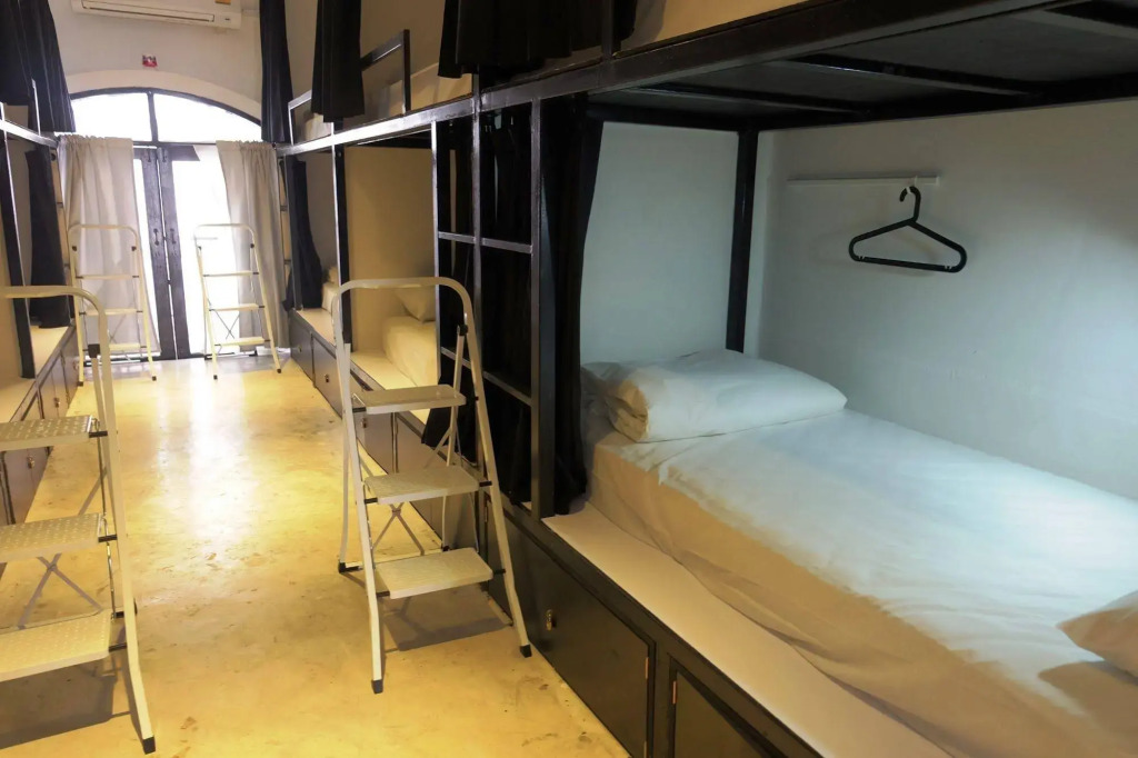 Seek Sleep Hostel