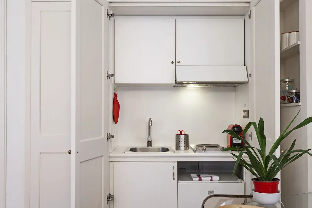 Elegant Studio in the City Center by Wonderful Italy