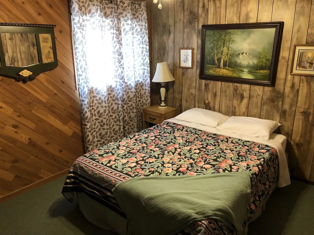 The Dogwood Cabin