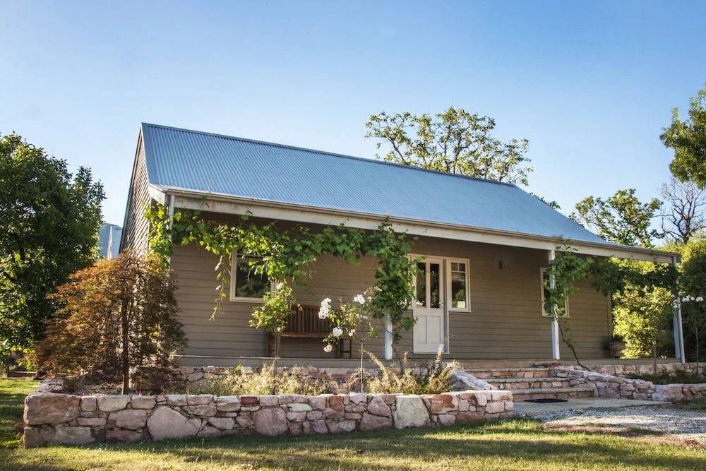 Johanna NEW MODERN HOUSE