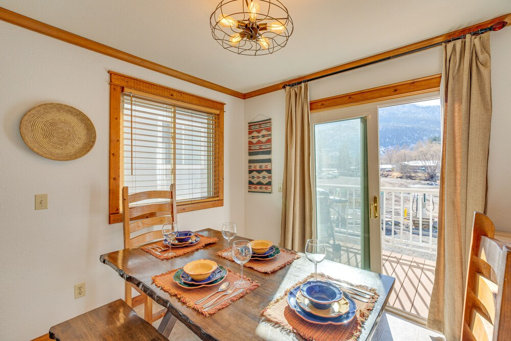 Spacious Ouray Townhome - Walk to Hot Springs!