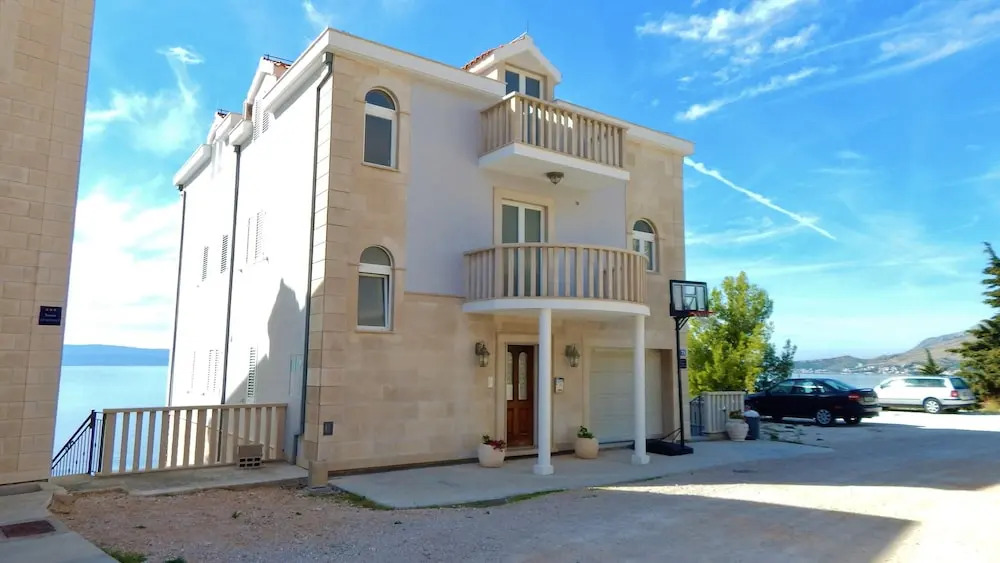 Apartment With 3 Bedrooms in Omiš, With Wonderful sea View, Furnished Terrace and Wifi