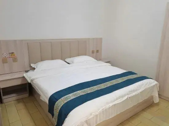 Maitreya Yuxuan Hot Spring Homestay (Huquan Ecological Park Dongdaemun Branch)