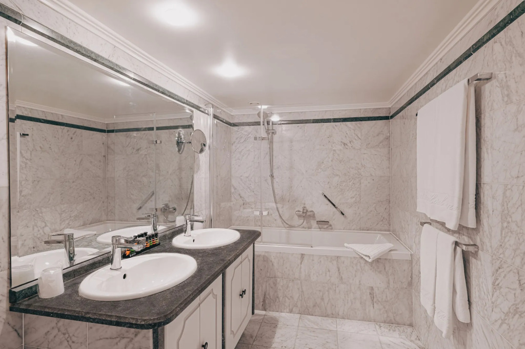 Hotel Manos Premier