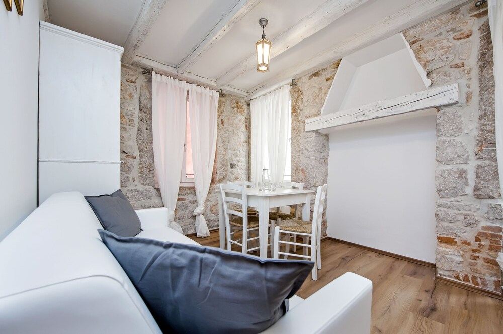 Apartments CASA ROCCIA BIANCA