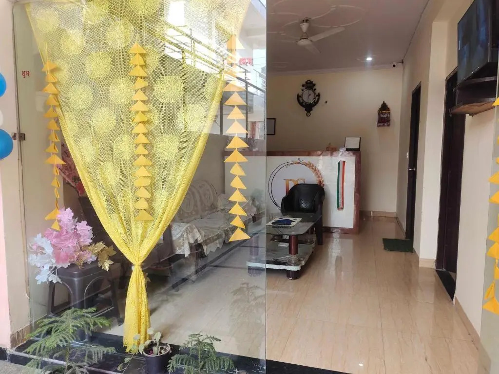 OYO Hotel Pinaki Stay Near Noida Sector 51 Metro Station