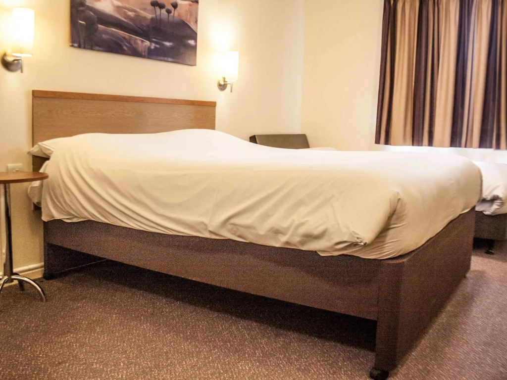 IBIS Wakefield East-Castleford, M62 J31
