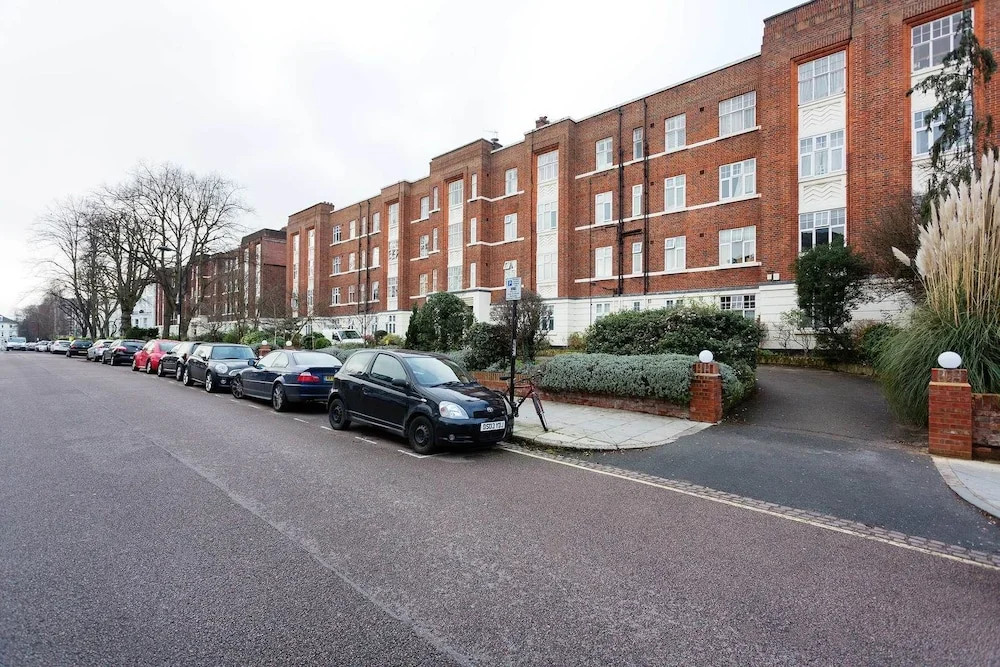 Holmefield Court