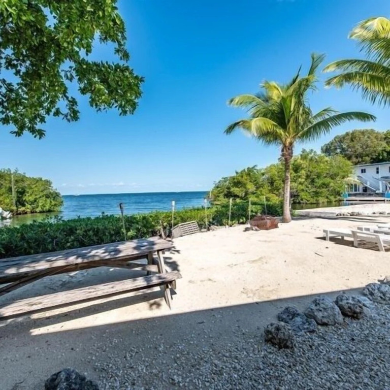 2 Houses Located On A Private Peninsula. 4 Bedroom Home by RedAwning