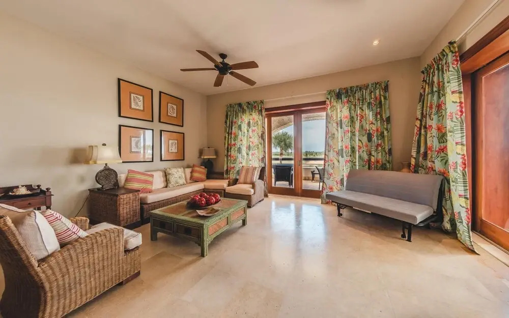 Magnificent Golden Bear w Balcony Pool and Private Parking lot E21