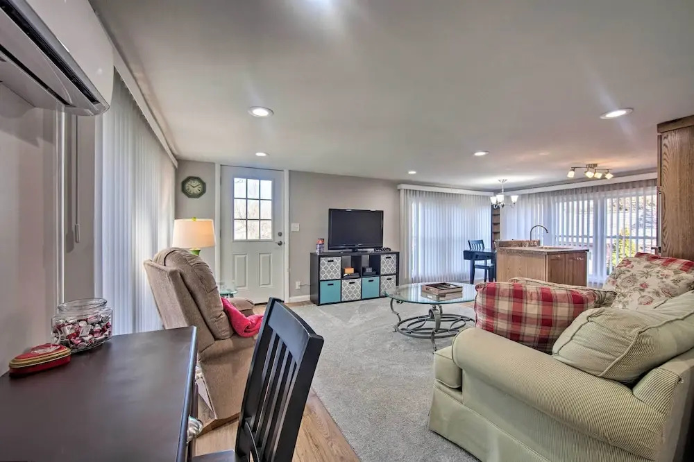 Central Hummelstown Apt: 4 Miles to Hershey Park!