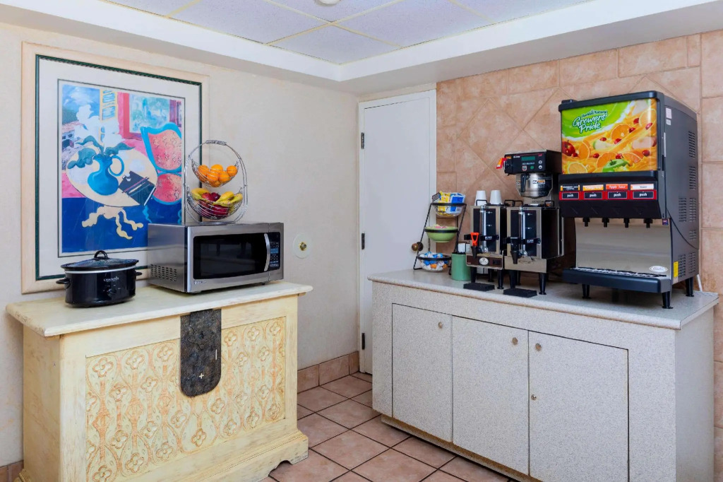Super 8 by Wyndham Savannah