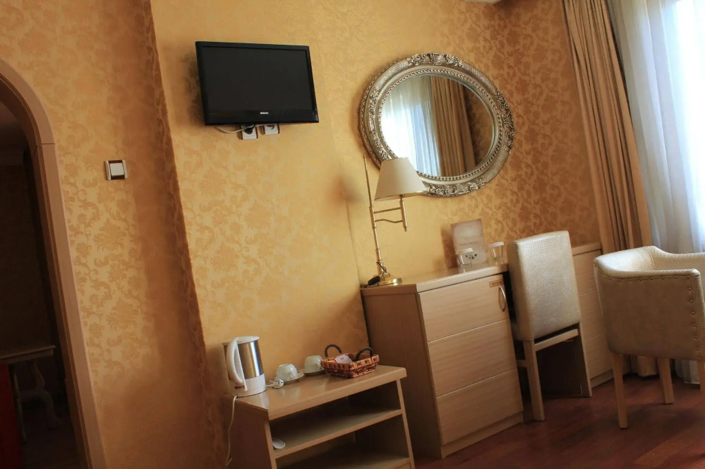Royal Carine Hotel