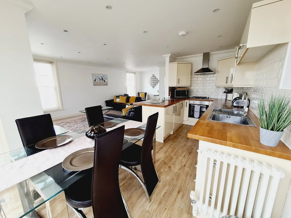 Off the Hook - Luxury Beach Apartment - Sleeps 4