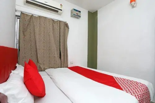 Oyo 27982 Hotel Sairegent