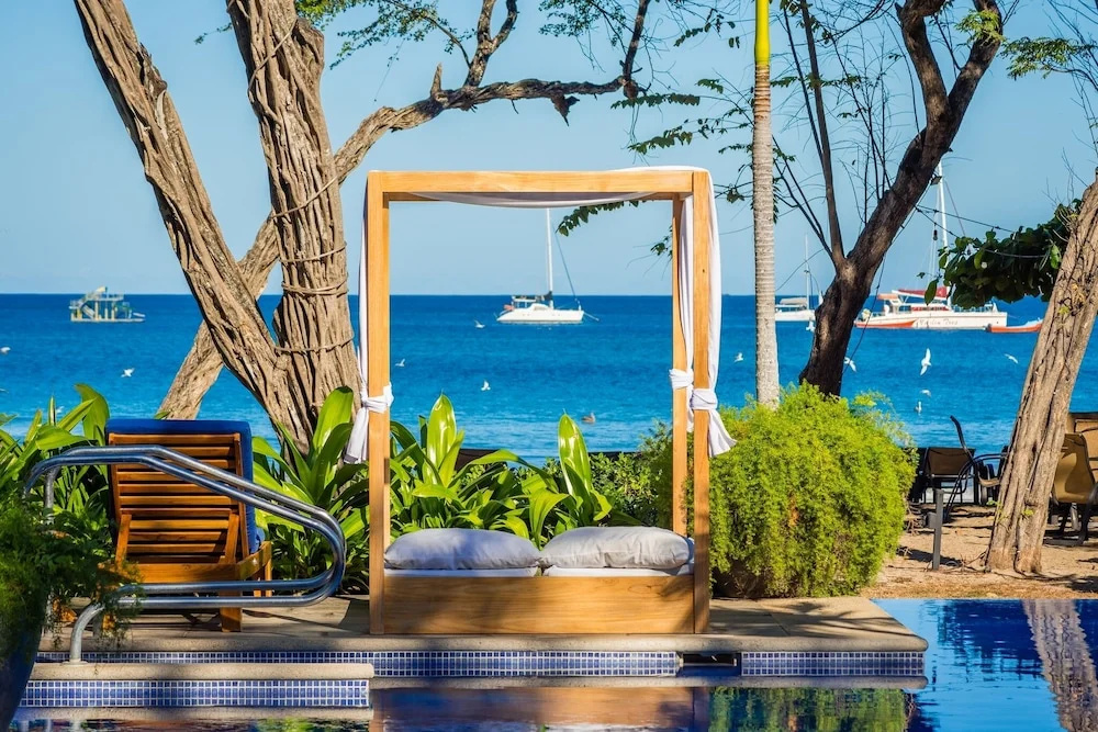 Jet Luxury at Langosta BeachResortVillas