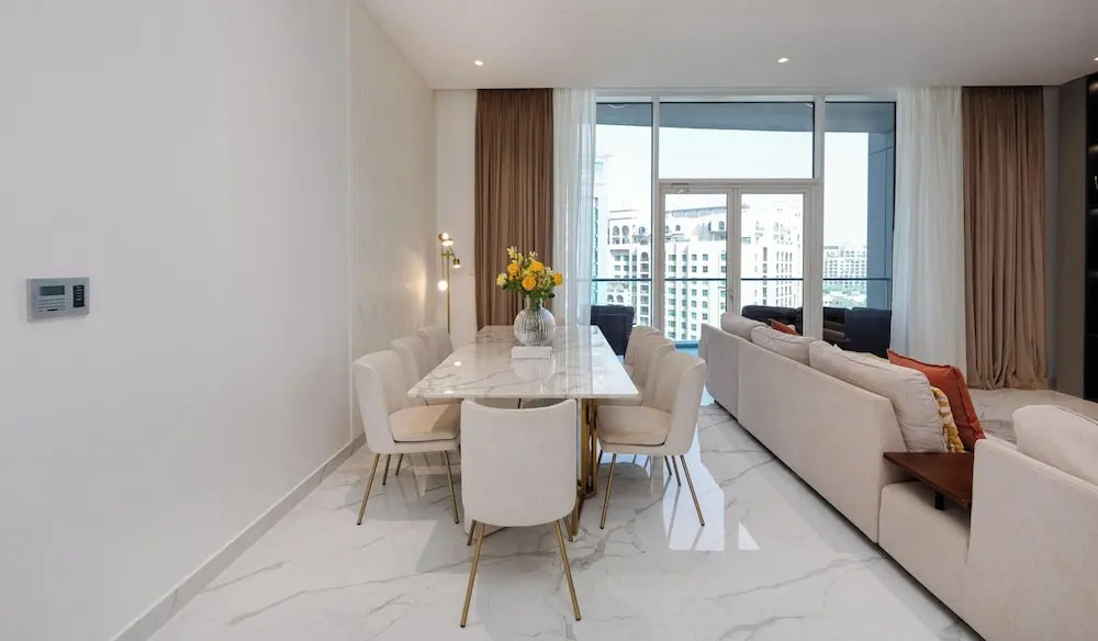 Modish Palm 3BR w Private Balcony Beach Access