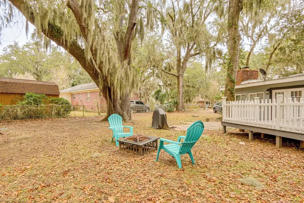 5 Mi to Historic Dtwn Beaufort: Family Gem w/ Yard