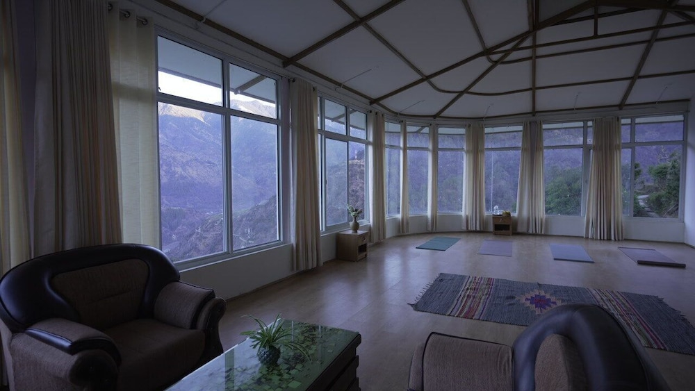 Saalak Suites On HIlltop