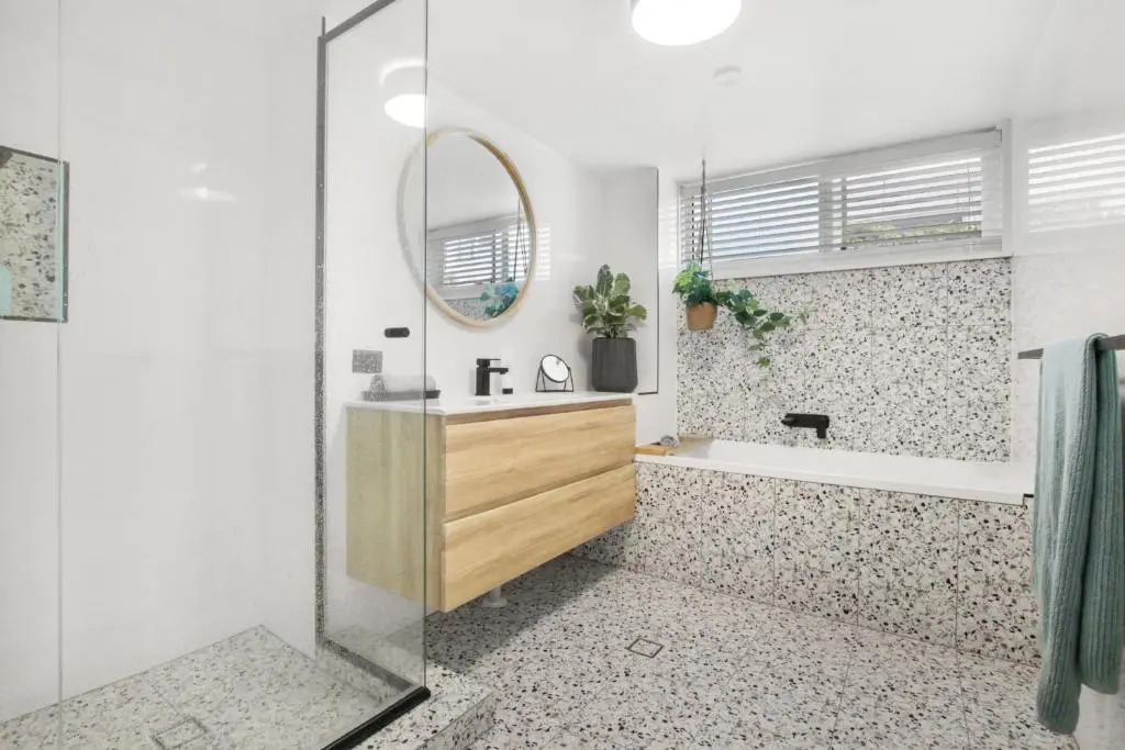 Canberra Heights Unit Two 35 Canberra Tce Kings Beach