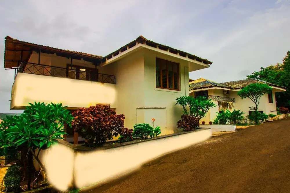 OYO Home 17402 Pool View Villa 4BHK