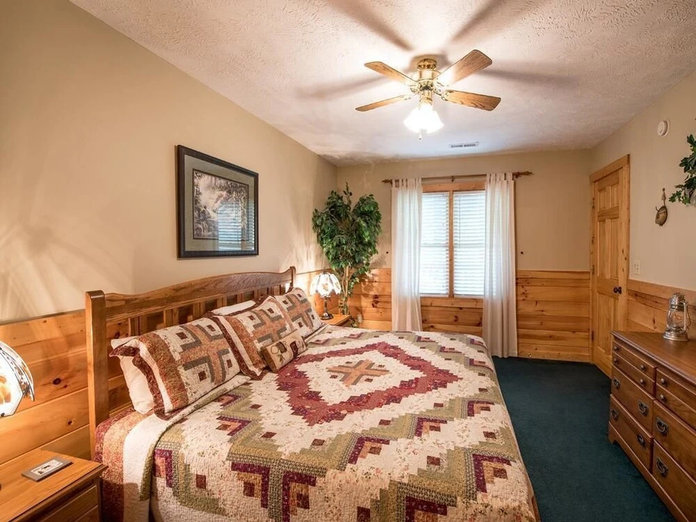 The Bear Essentials 3 Bedrooms 3 Bathrooms Cabin