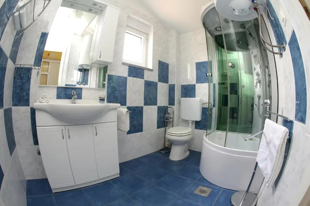 SOLARIS Modern & Comfortable Apartments with Free Private Parking