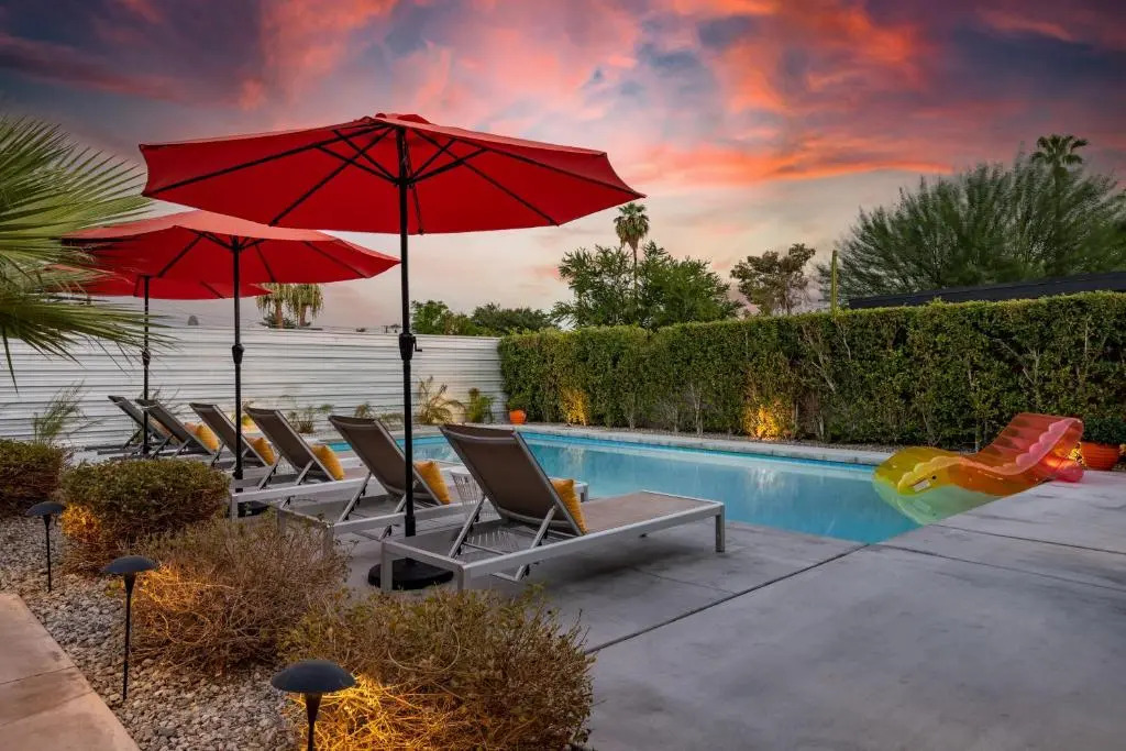 Lloyd by AvantStay Palm Spring Paradise w Pool Large Yard Table Tennis Permit3779