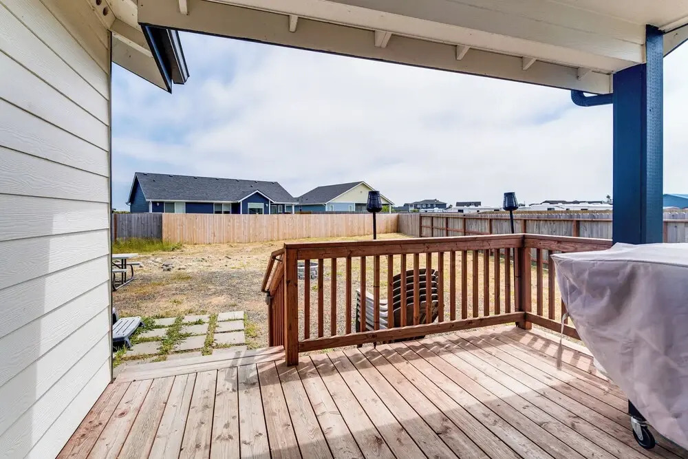 Modern Ocean Shores Home, 2 Mi to Beach!