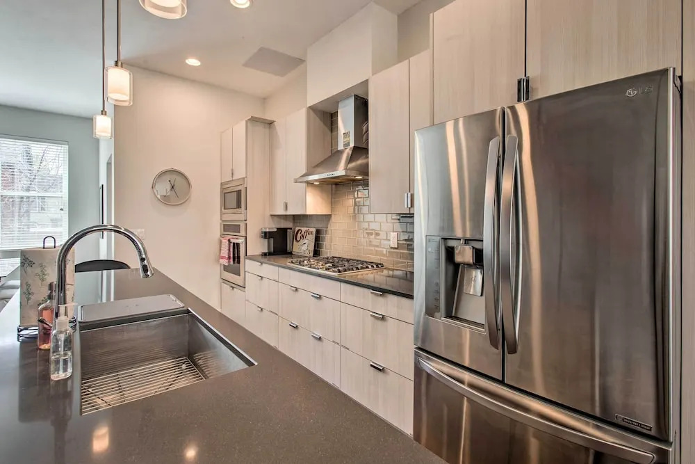 Rooftop Deck & City Views: Denver Abode!