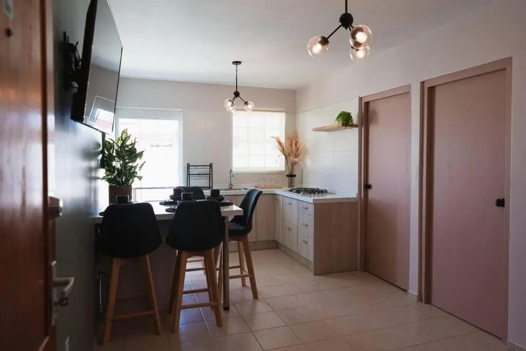Lovely 2-bedroom apartment in Downtown, Otrobanda