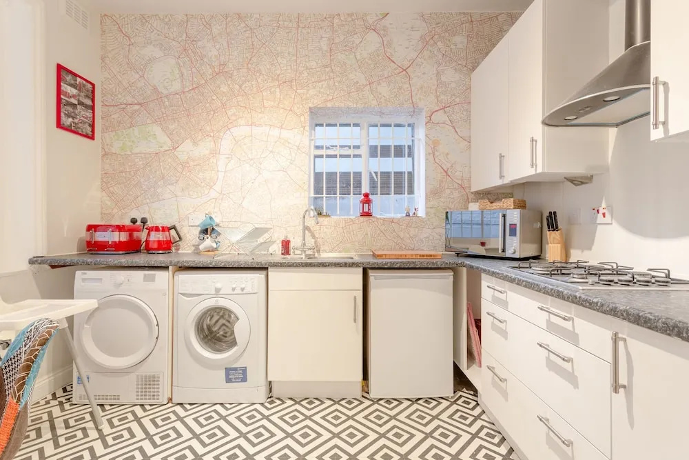 British Pad Near Earl's Court, Kens. & Hyde Park