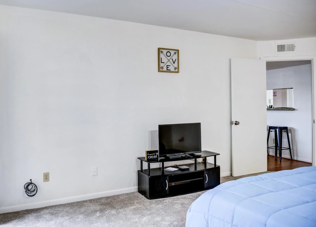 LovelyMedcenter area 3 BR, 2BA  condo w/grill