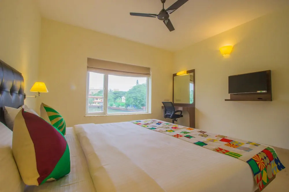 OYO 16157 Home Casa Laguna Lake View Studio